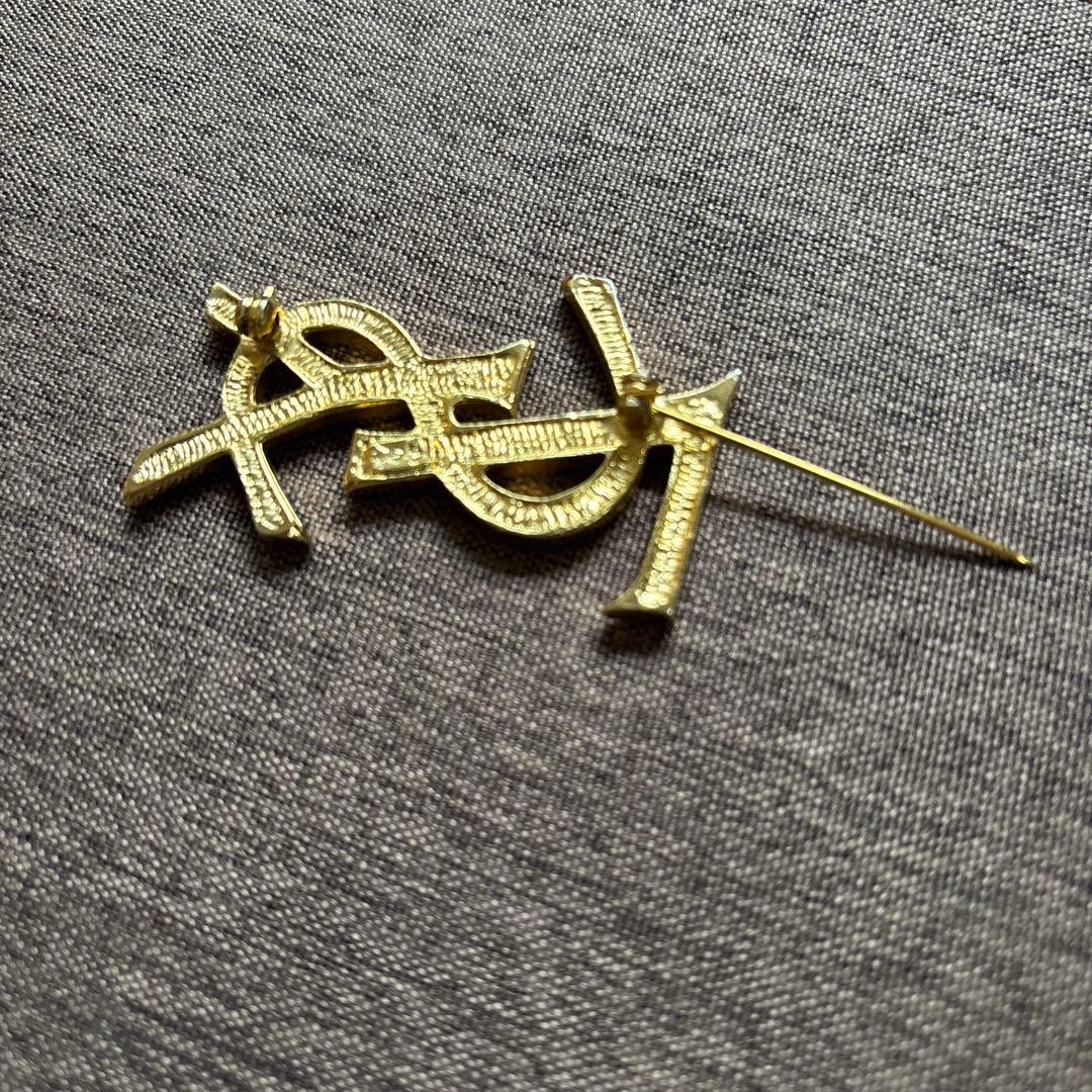 イヴサンローラン ブローチ ビンテージ 少々難あり