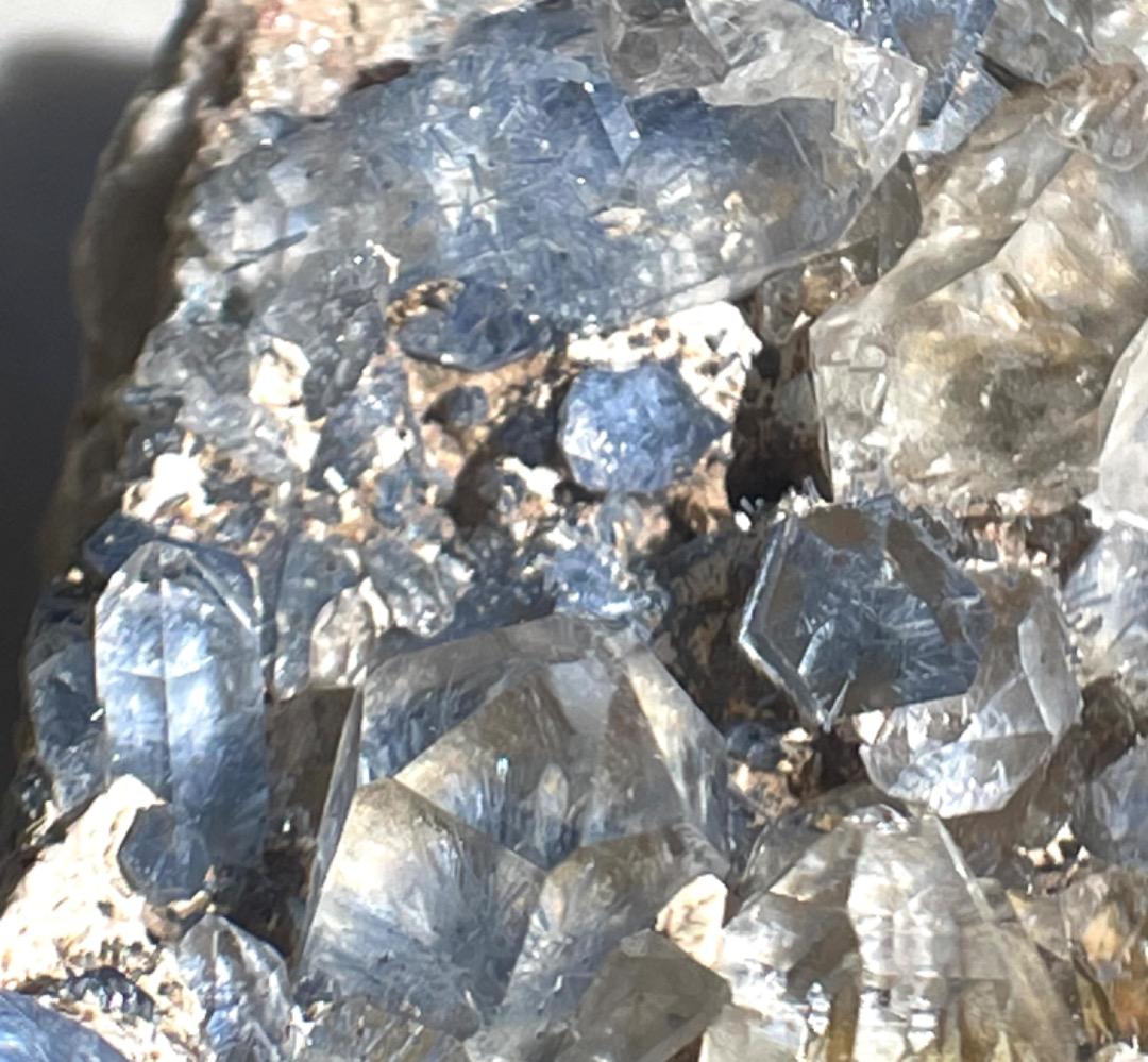 デュモルチライトインクォーツ　クラスター