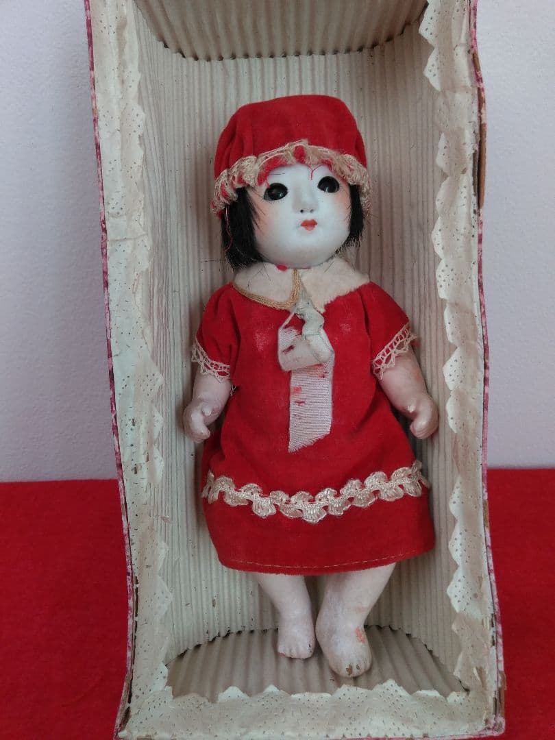 アンティーク　西洋人形　眼をつむります。