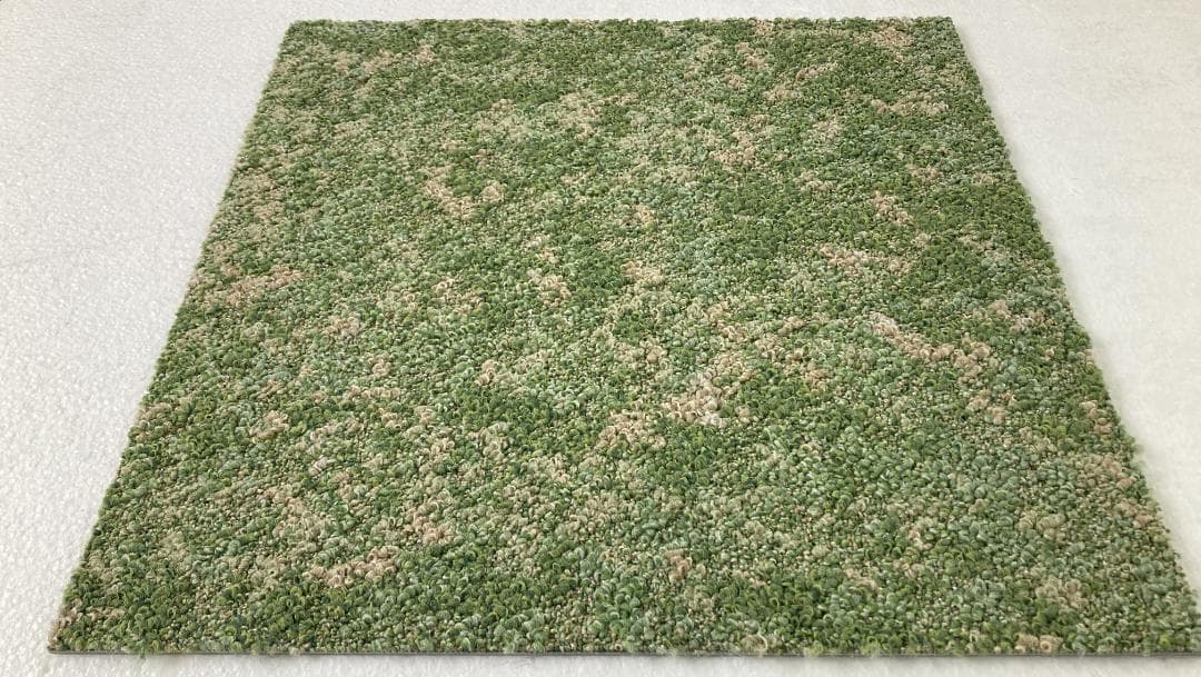 オラフヘッド　タイルカーペット３１枚　新品・未使用　国内メーカー