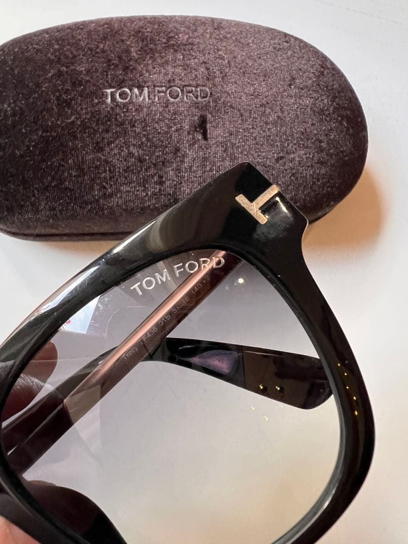 TOM FORD スクエア型サングラス ブラック　ケース付き