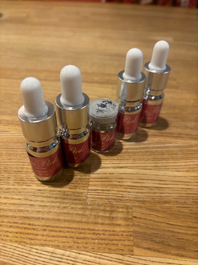 ローマピンクLEDライトとボディセラムのセット