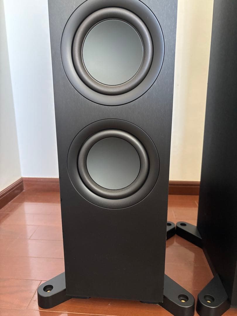 KEF Q550 ブラック　ペア　スパイクベース、サランネット付属