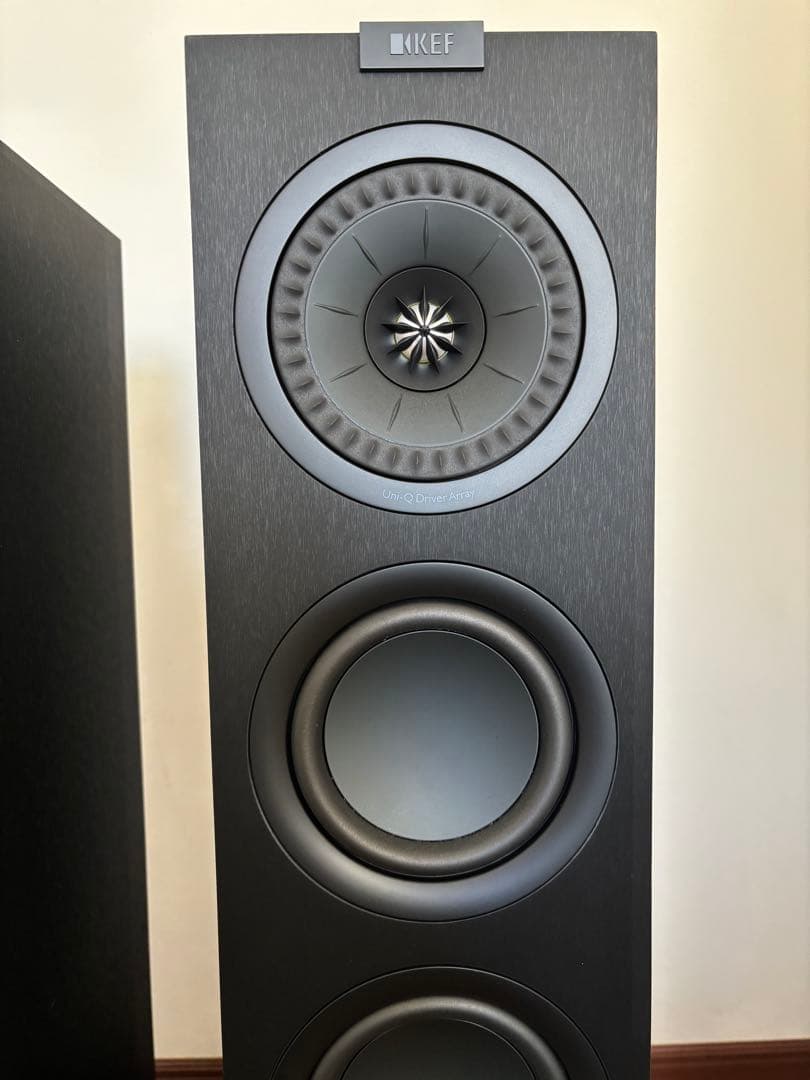 KEF Q550 ブラック　ペア　スパイクベース、サランネット付属