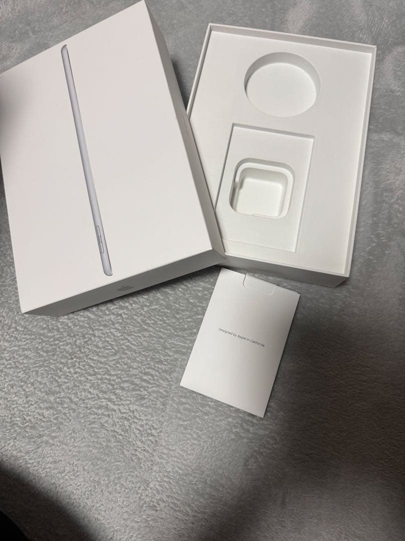 Apple iPad シルバー 本体 元箱付き　第6世代