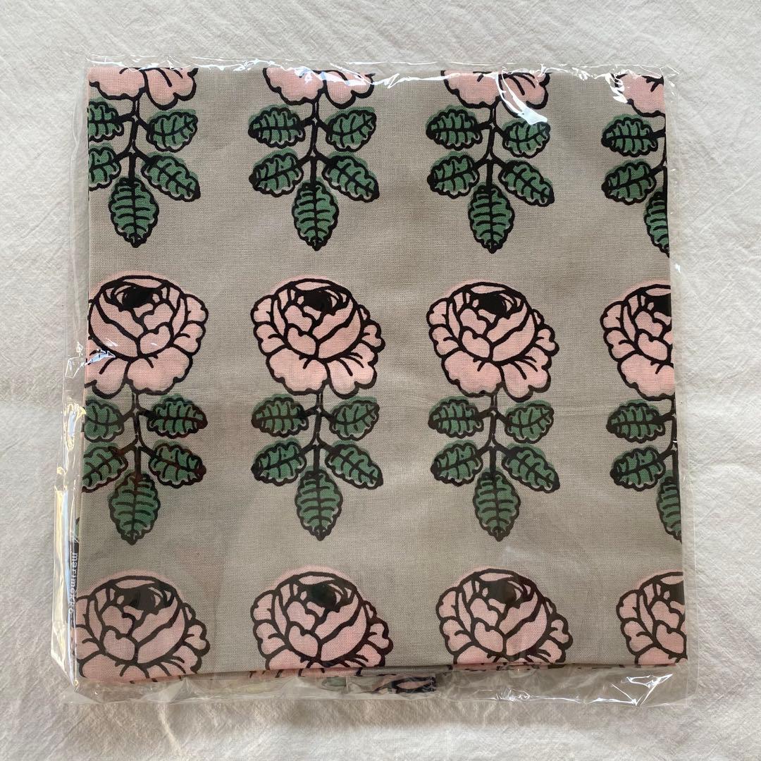 マリメッコ　ヴィヒキルース　トートバッグ　エコバッグ　Vihkiruusu