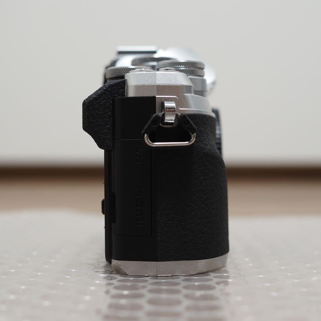 OLYMPUS OM-D E-M10 Mark IV 本体