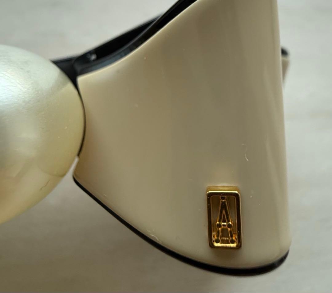 美品　LISERAI バレッタ　ベージュ