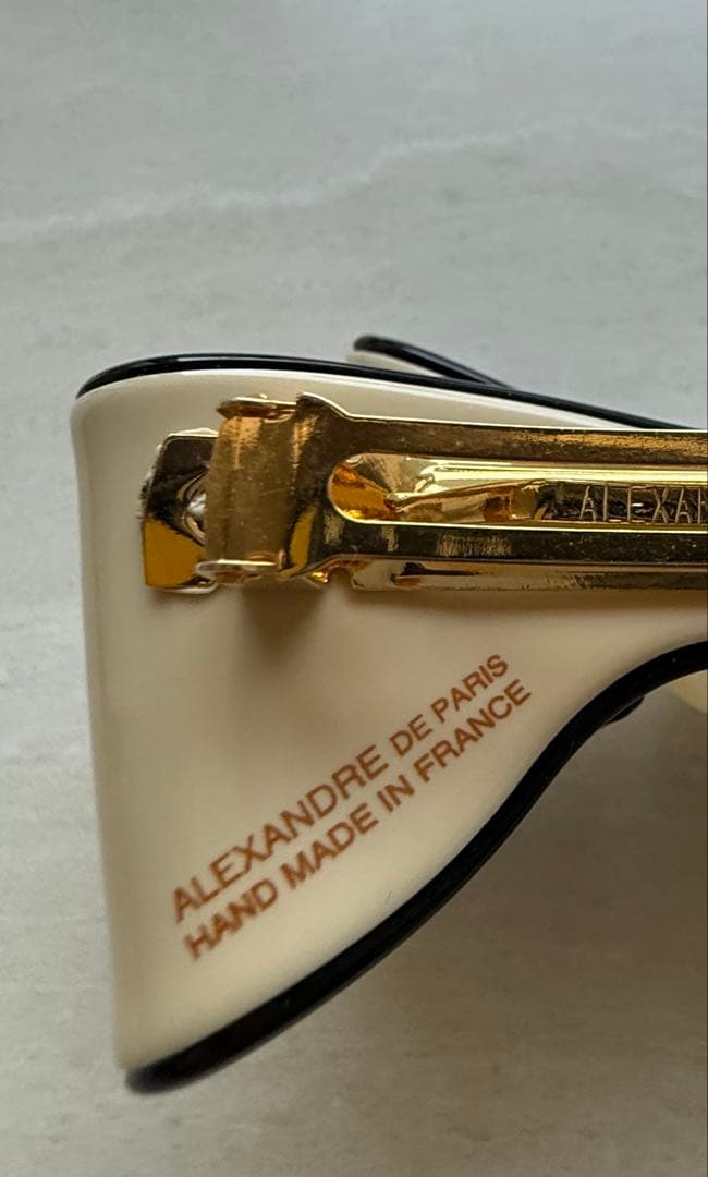 美品　LISERAI バレッタ　ベージュ