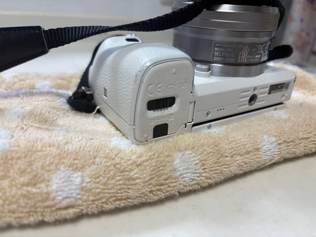 SONY α 6000 ミラーレス一眼　値下不可