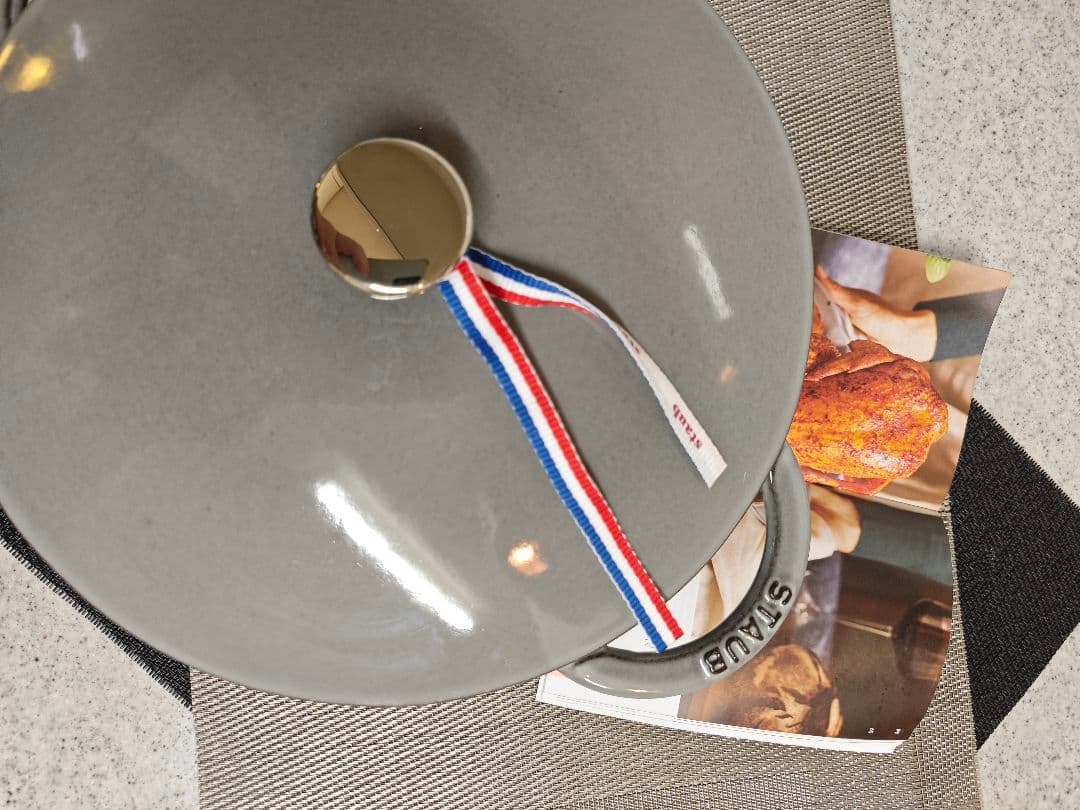 美品ストウブ ニダベイユ ソテーパン 24cm グレー