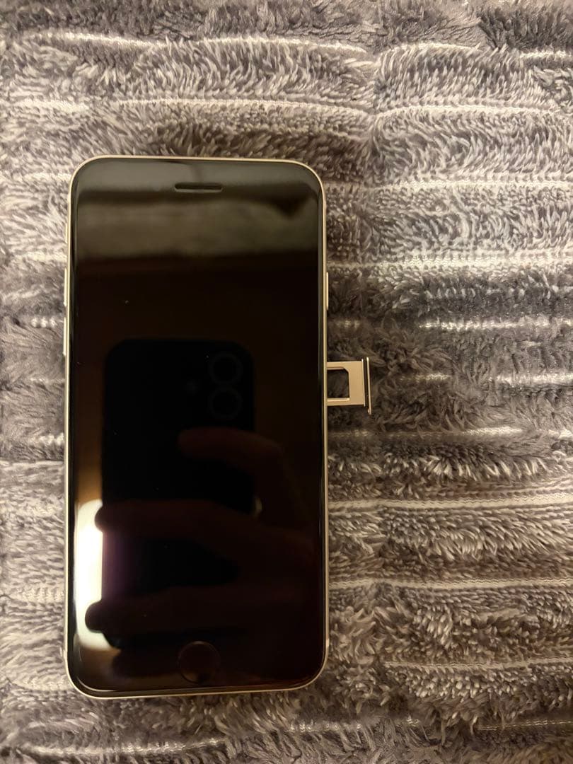 Apple iPhone SE3 シルバー 本体