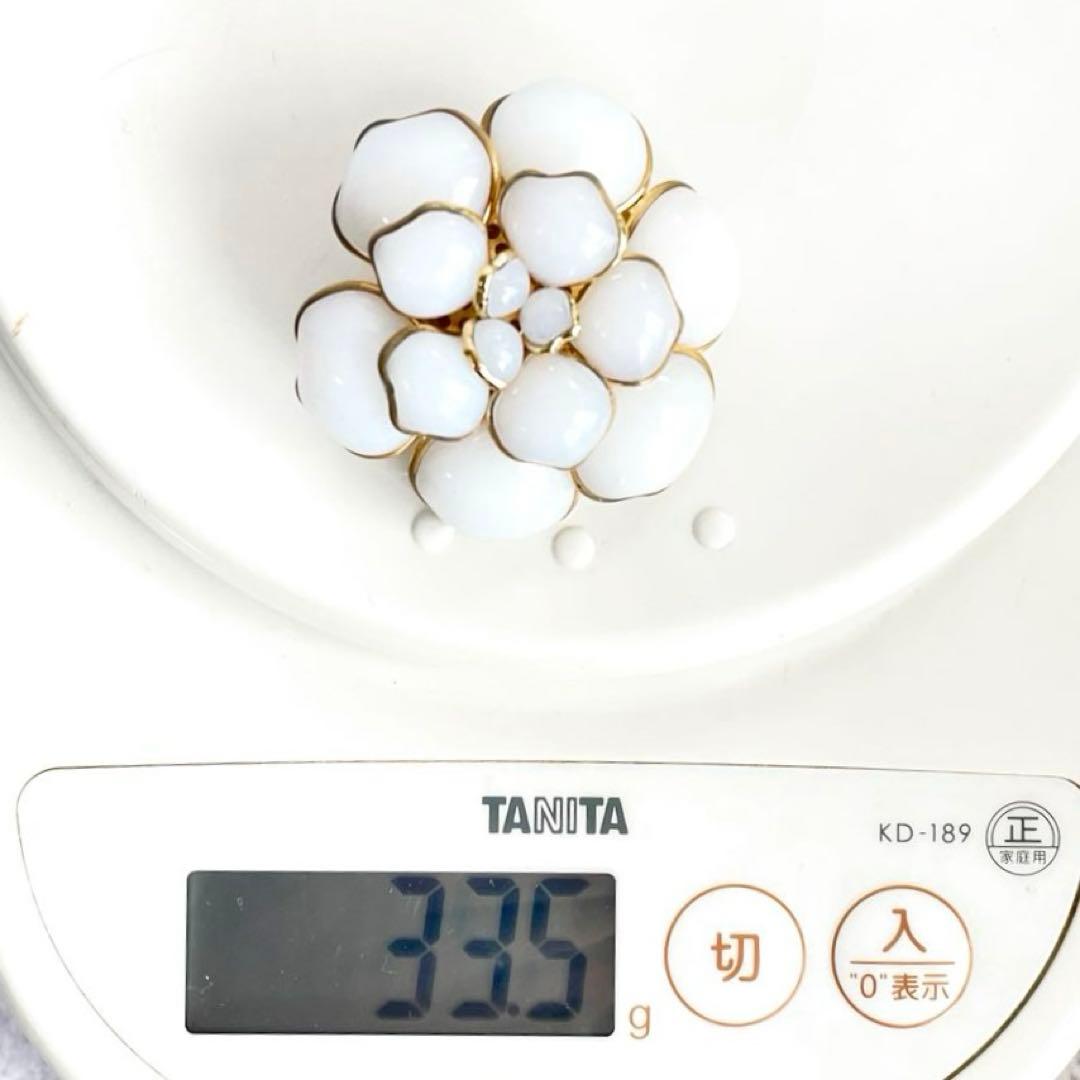 美品 AUGUSTINE ガラス カメリア ブローチ ペンダントヘッド ホワイト