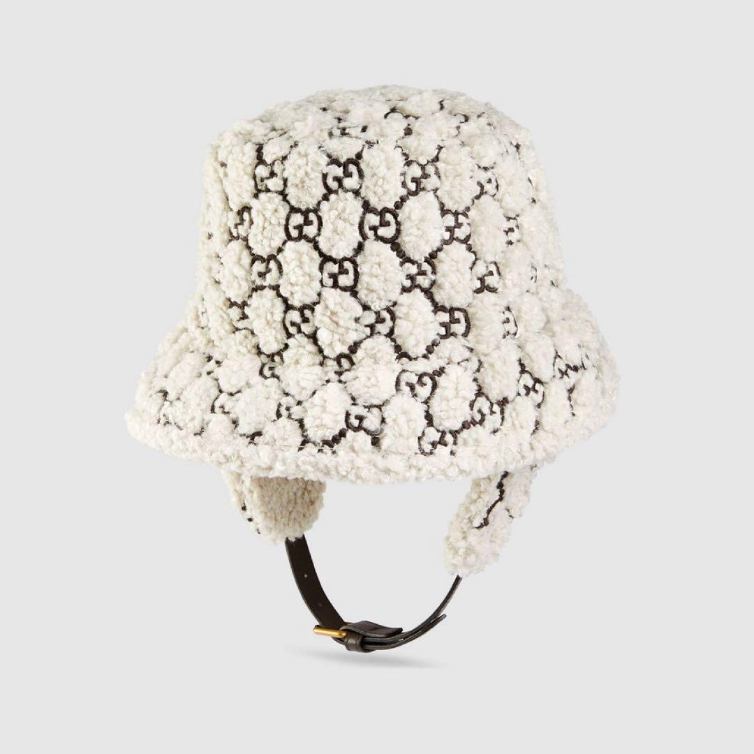 GUCCI ホワイトファーバケットハット 耳あて付き