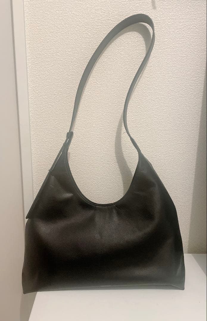 MONOROW ブラックショルダーバッグ エンジェルバッグ