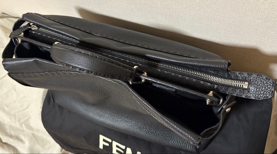 FENDI ピーカブー　ブラック ラージ