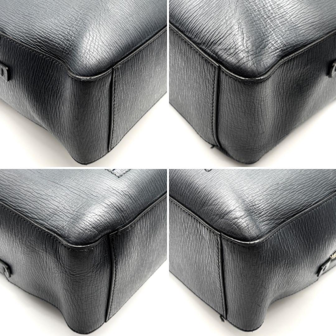 美品 サルヴァトーレフェラガモ 2way ビジネスバッグ 2層 レザー ネイビー