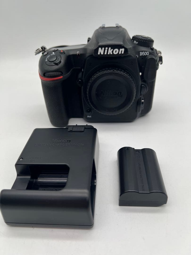 Nikon ニコン D500 ボディ　シャッター回数多い