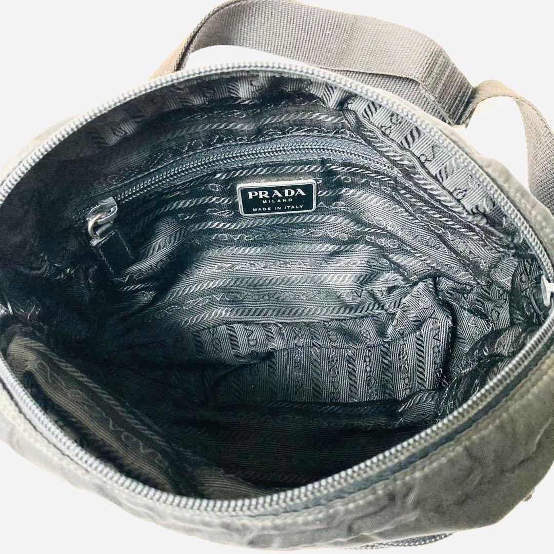 プラダ 三角プレート カメラバッグ ボディバッグ