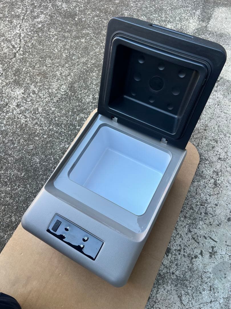 ポータブル冷蔵庫 デジタル操作パネル付き