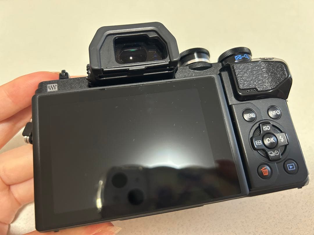 【極美品】OLYMPUSOM-DE-M10 Mark III ダブルズームキット