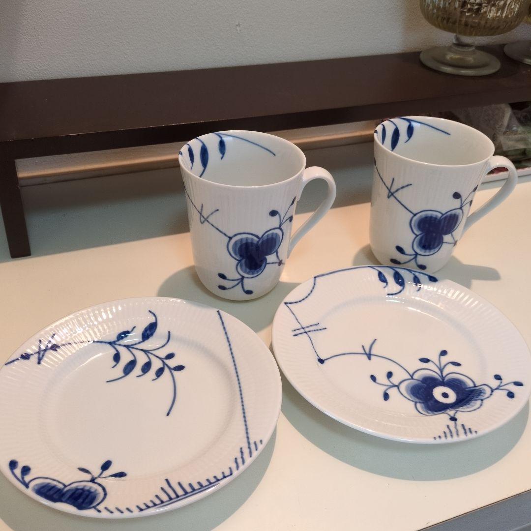 ロイヤルコペンハーゲン 青い花柄のカップとお皿のセット