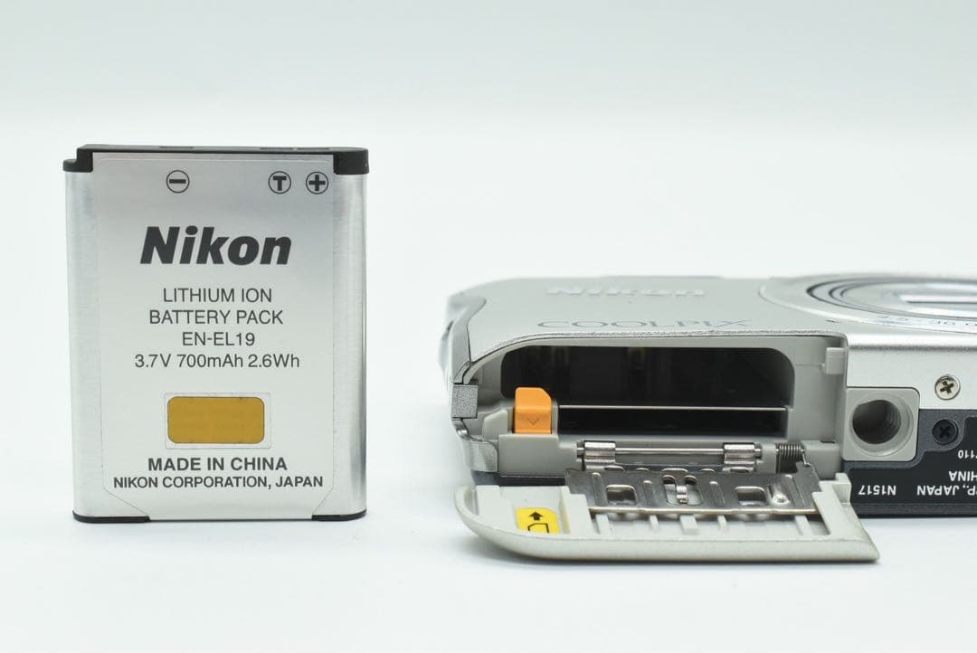 ニコン Nikon クールピクス　A300 コンパクトデジタルカメラ