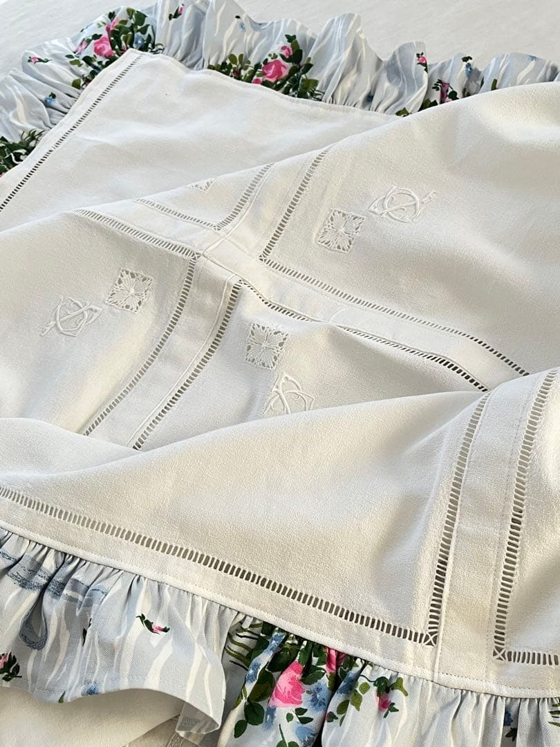 【美品】フランスアンティーク 手刺繍モノグラム テーブルクロス お花のフリル付