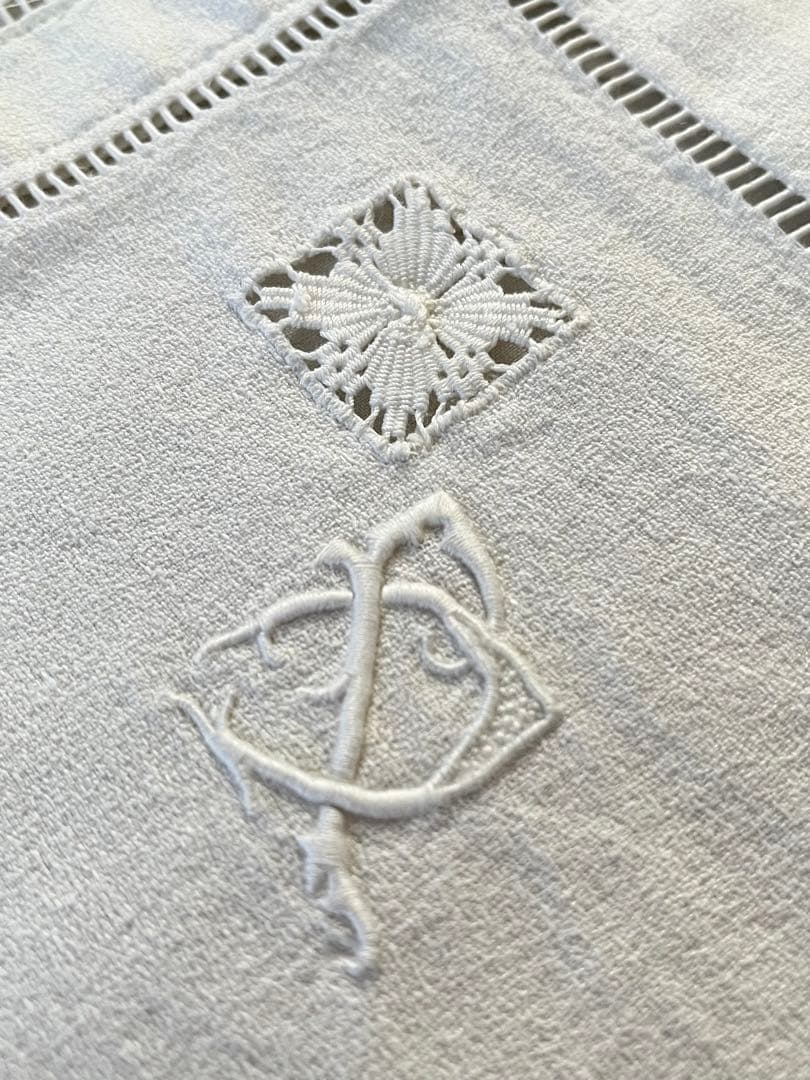 【美品】フランスアンティーク 手刺繍モノグラム テーブルクロス お花のフリル付