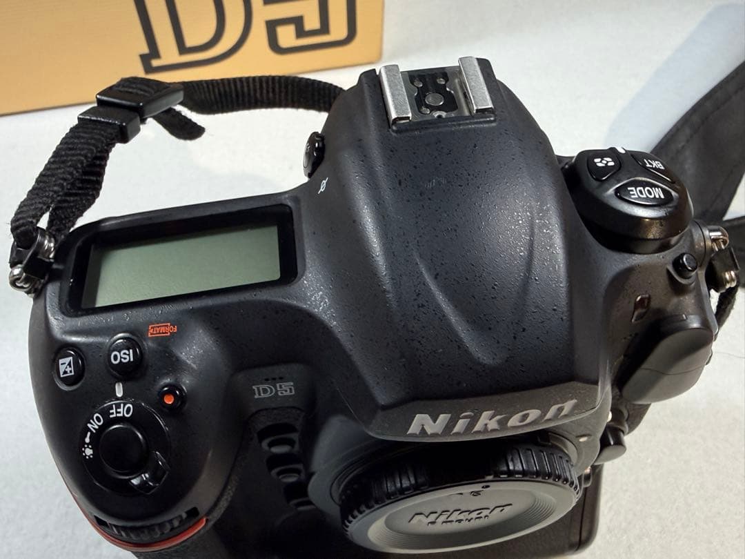 Nikon ニコン D5 XQD-Type ボディ カメラ中古品　動作良好です。