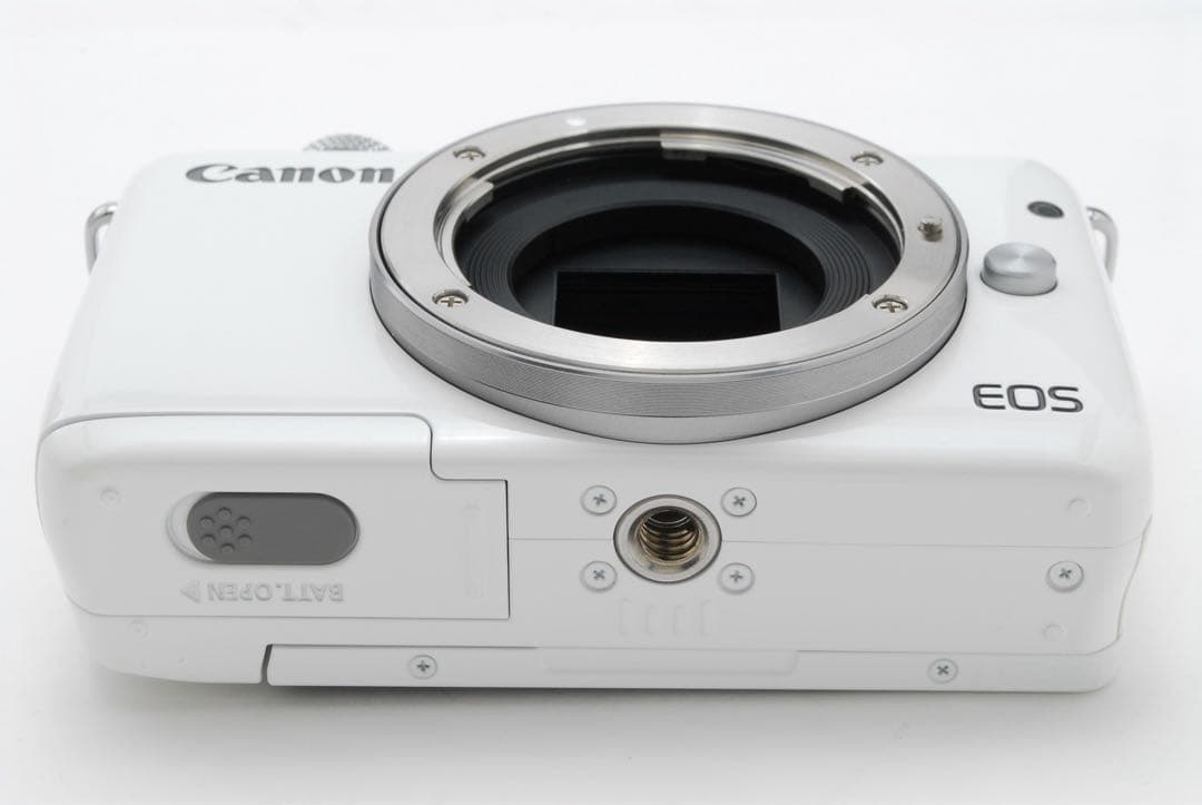 ✨極美品✨キャノン EOS M10❤️Wi-Fi&自撮◎❤️超小型軽量ミラーレス！