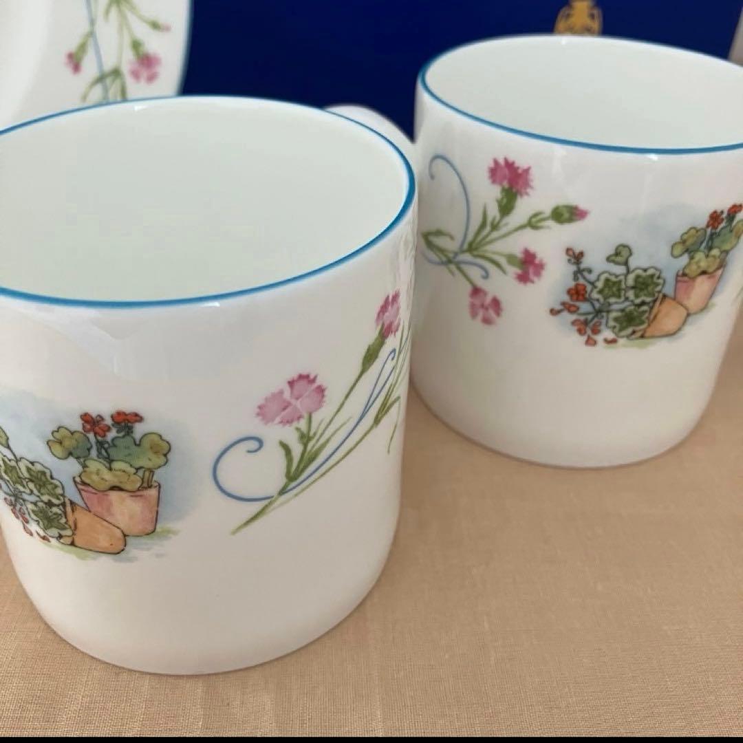 ウェッジウッド ピーターラビット　黒壺　なでしこ　旧刻印　イギリス