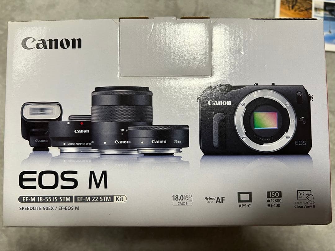 Canon製　EOS M ダブルレンズキット　ブラック