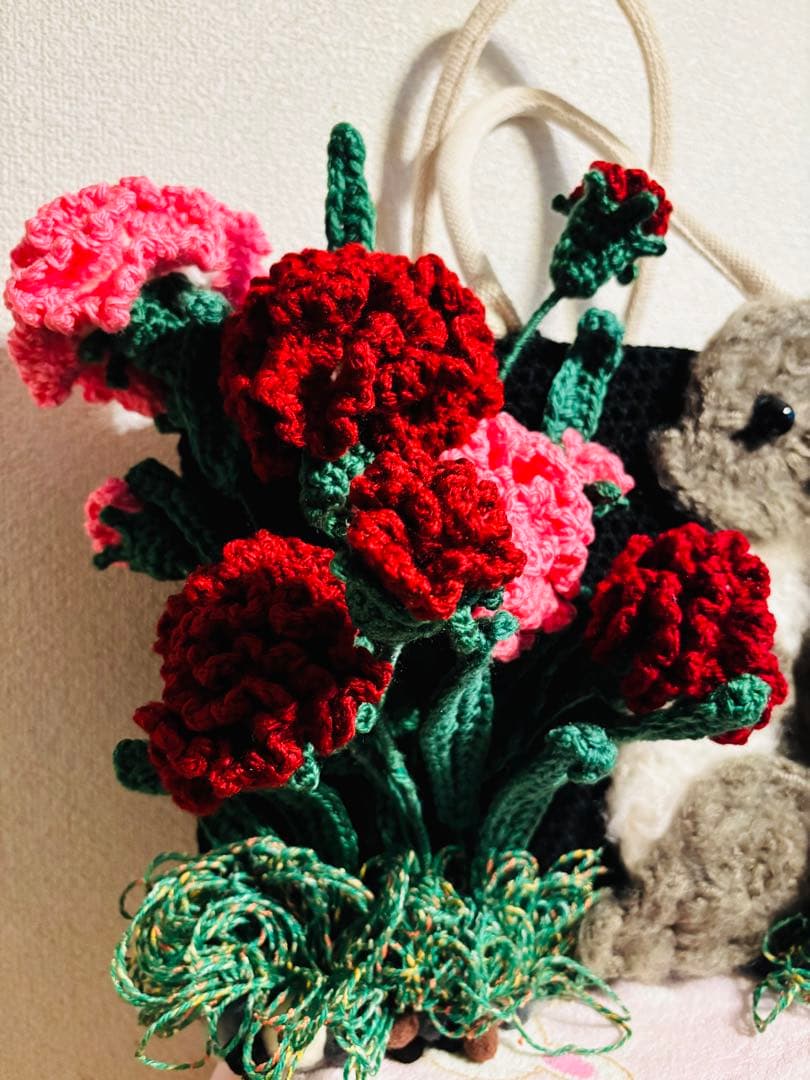 手編みトートバッグ　ウサギ　カーネーションの 花
