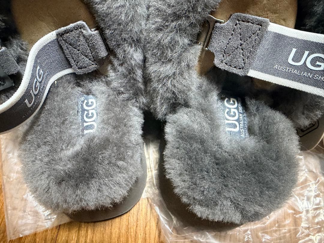 UGG グレー スリッパ 38サイズ 新品