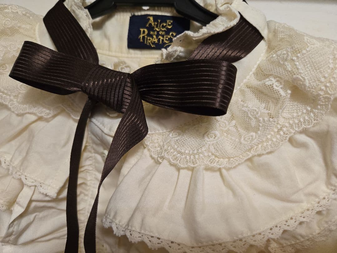 Alice and the Pirates フリル付き長袖ブラウス