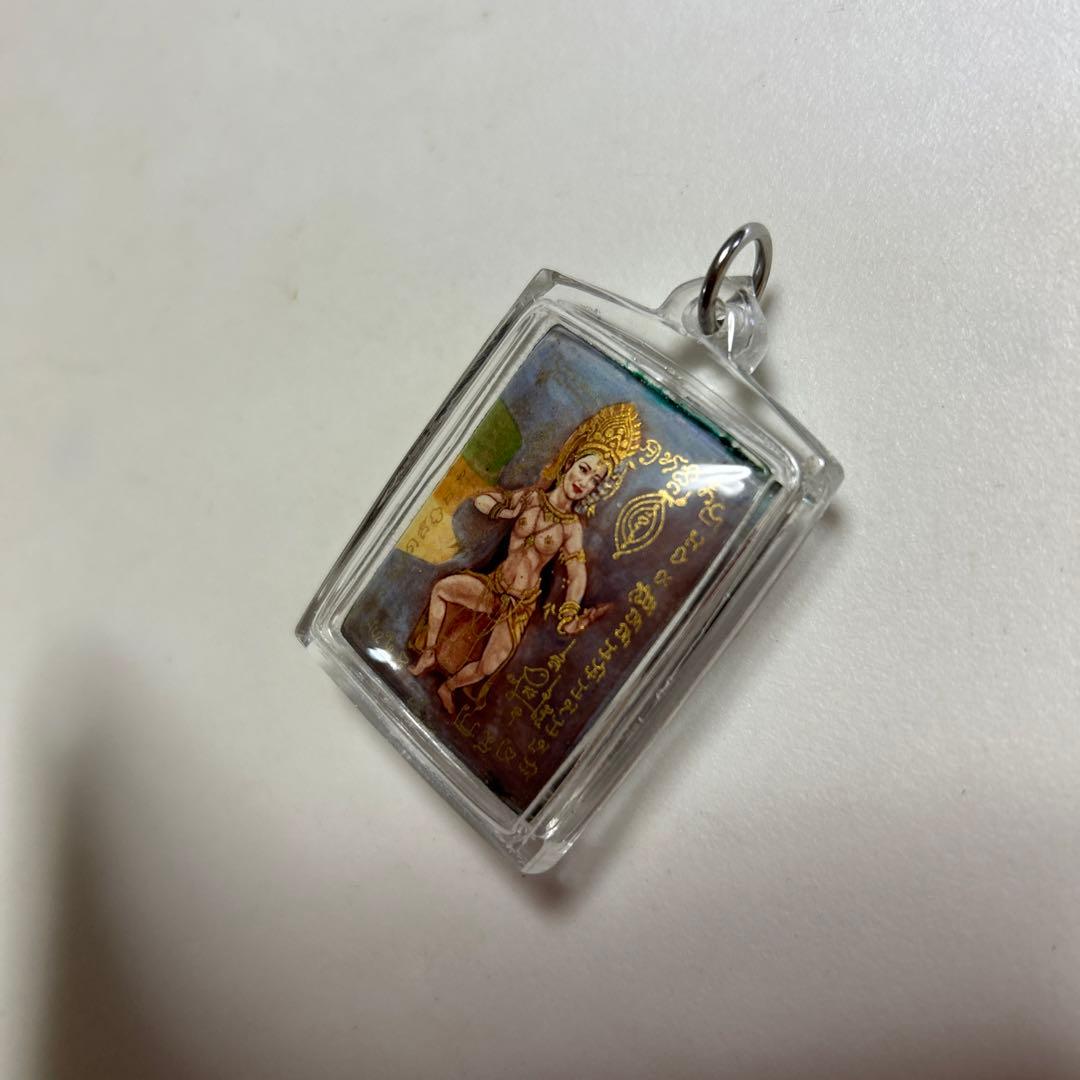 タイ　お守り　プラクルアン