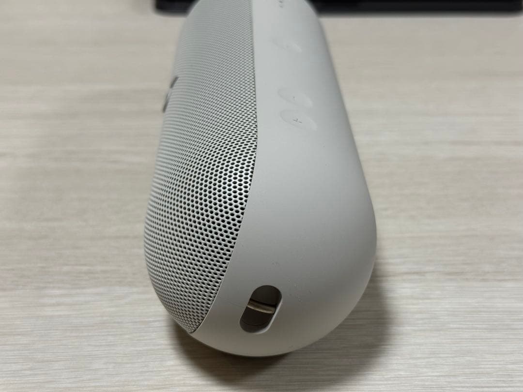 Beats Pill – Kimスペシャルエディション - ライトグレイ