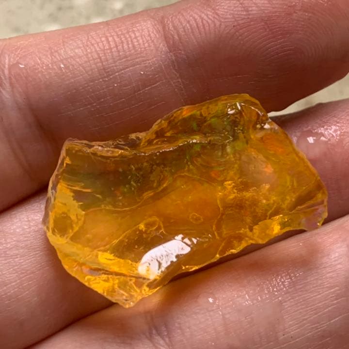 27ctソリッドイエローオパール！遊色キラキラ ！鉱物標本