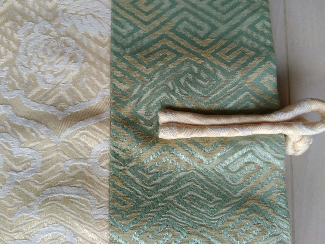 新品 ◆絹のクッションカバー ◆ シノワズリ ◆ Made in vietnam