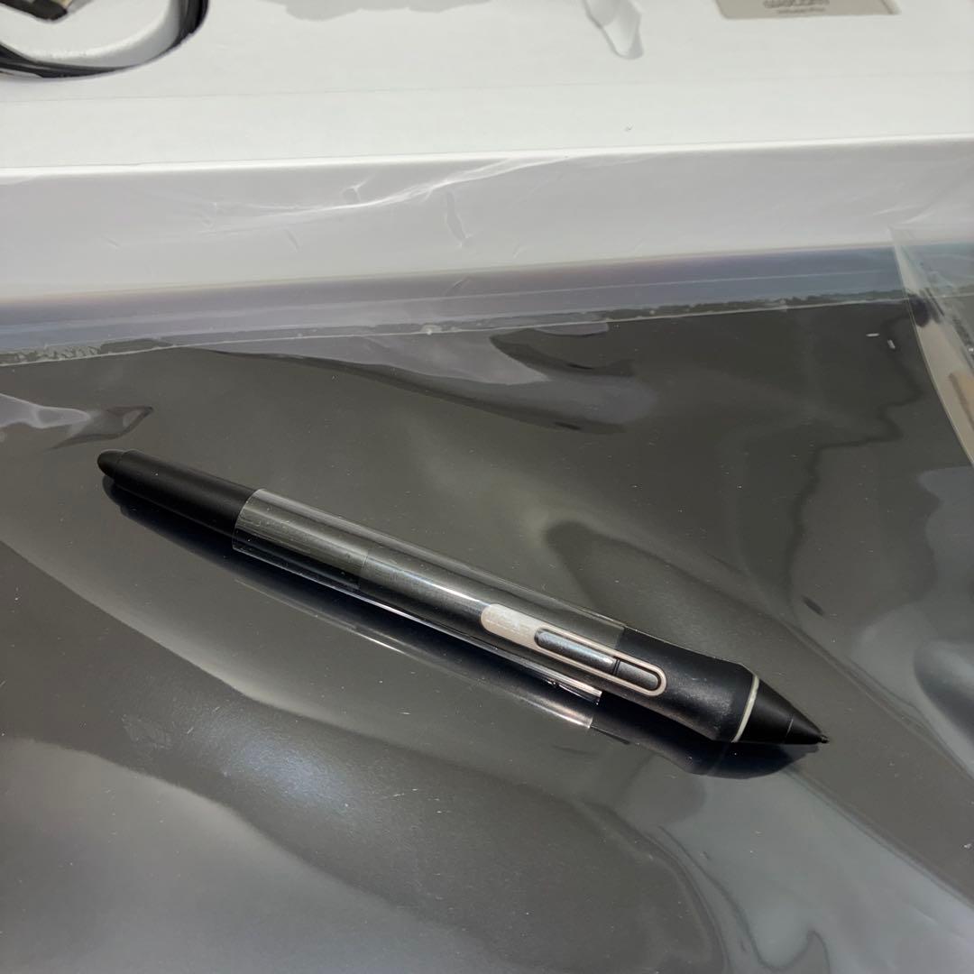 【美品】wacom ワコム Intuos Pro ペンタブレット PTH-660