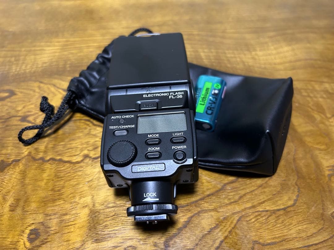 デジタル一眼レフ OLYMPUS E-300 ダブルズームキット（三脚付き）