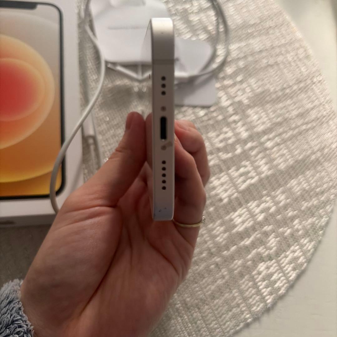 Apple iPhone 12 ホワイト 本体 128gb