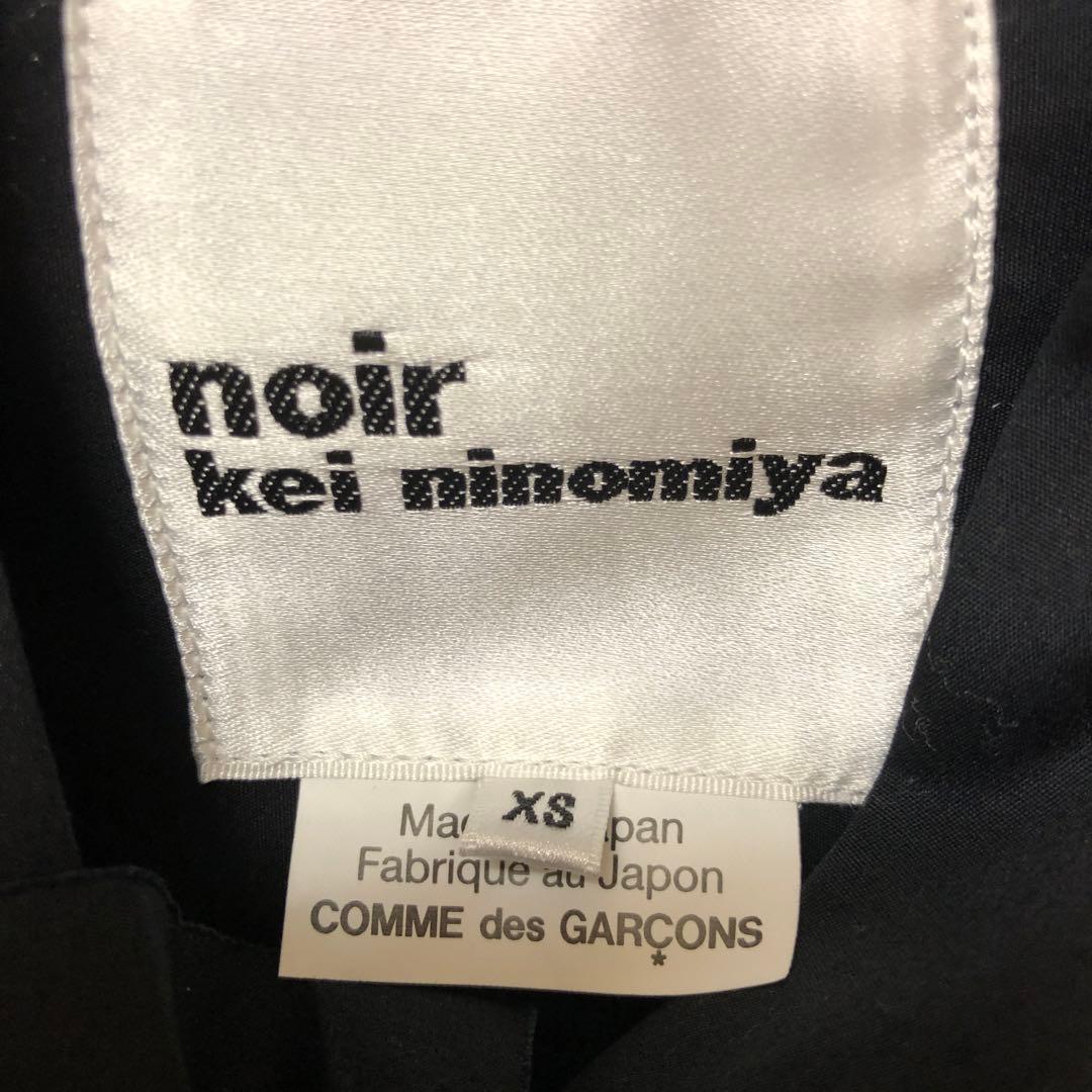 【noir kei ninomiya】 フリル付きチャイナボタン_ブラウス _黒