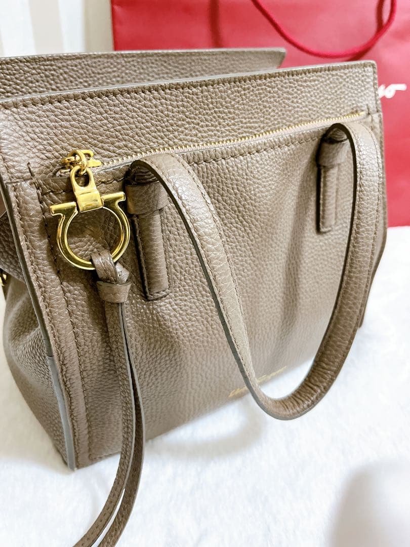 サルヴァトーレフェラガモ エイミー ガンチーニ ハンドバッグ