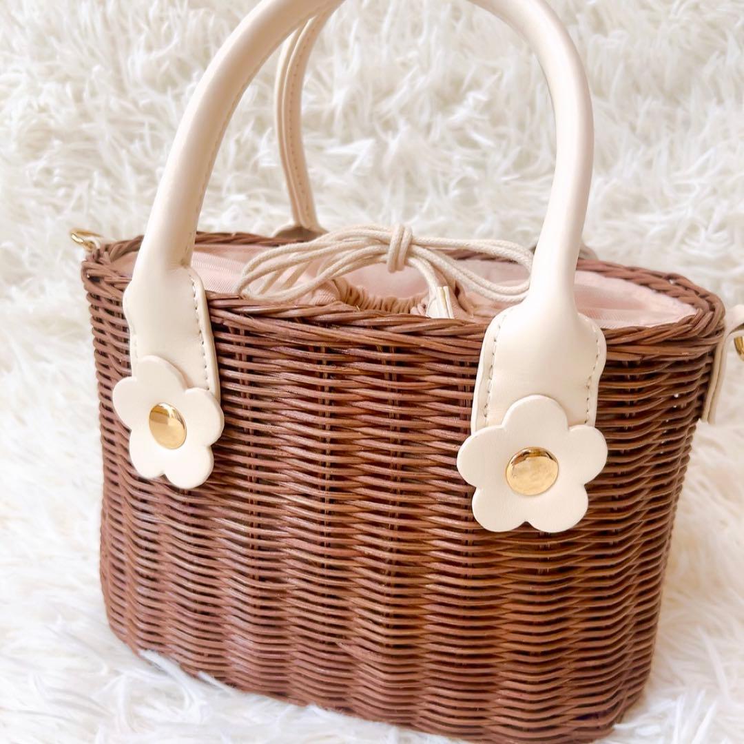 いく❣️ MARY QUANT ラタンカシメデイジー 2WAYミニトート