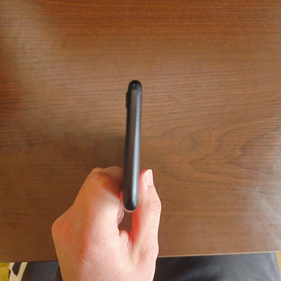 Apple iPhone SE2 ブラック 本体1