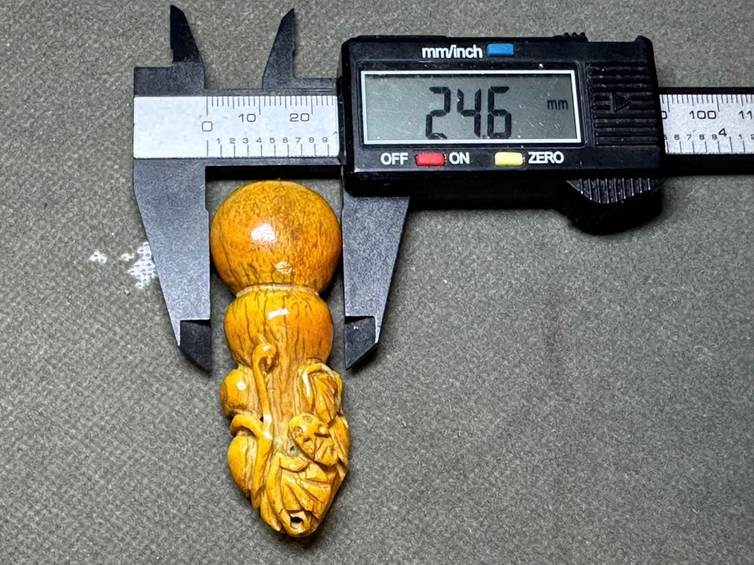 極上　根付　天然素材　アンティーク　和彫　置物　骨董　飾り物　古美術品　 置物