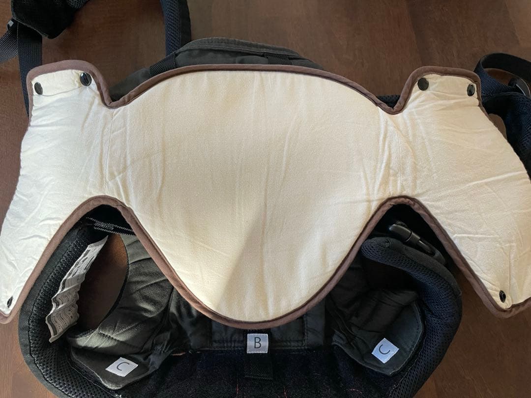 美品【別売りヘッドサポートつき】sun＆beach 抱っこ紐 メッシュ　ブラック