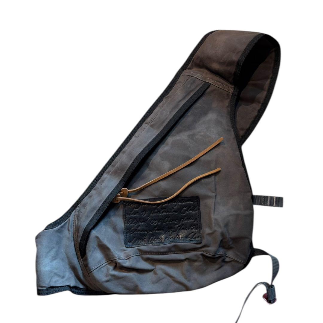 Acne Studios アクネストゥディオズ　スリングバッグ